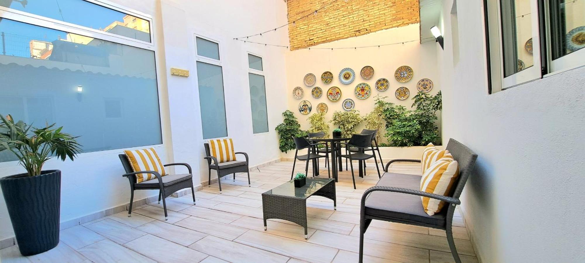 Ferienwohnung New! Renovated, Centrally Located, Private Entrance, Terrace Valencia Exterior foto