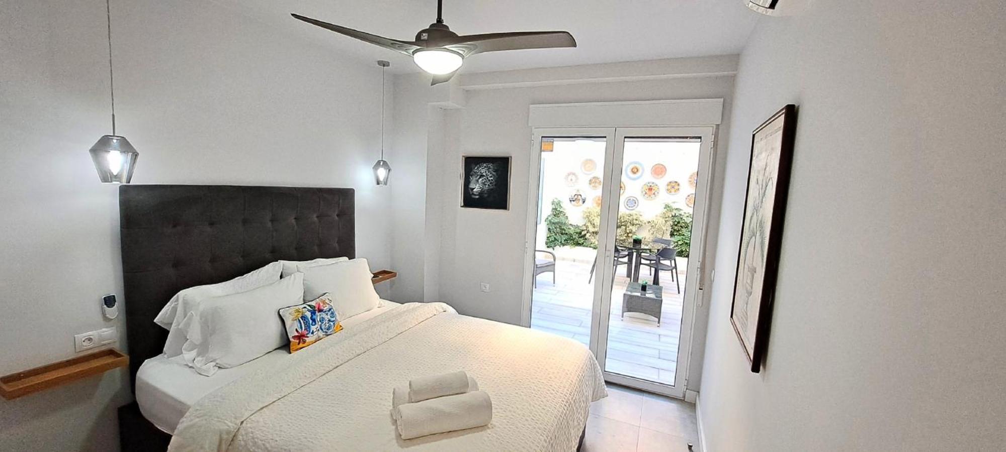 Ferienwohnung New! Renovated, Centrally Located, Private Entrance, Terrace Valencia Exterior foto