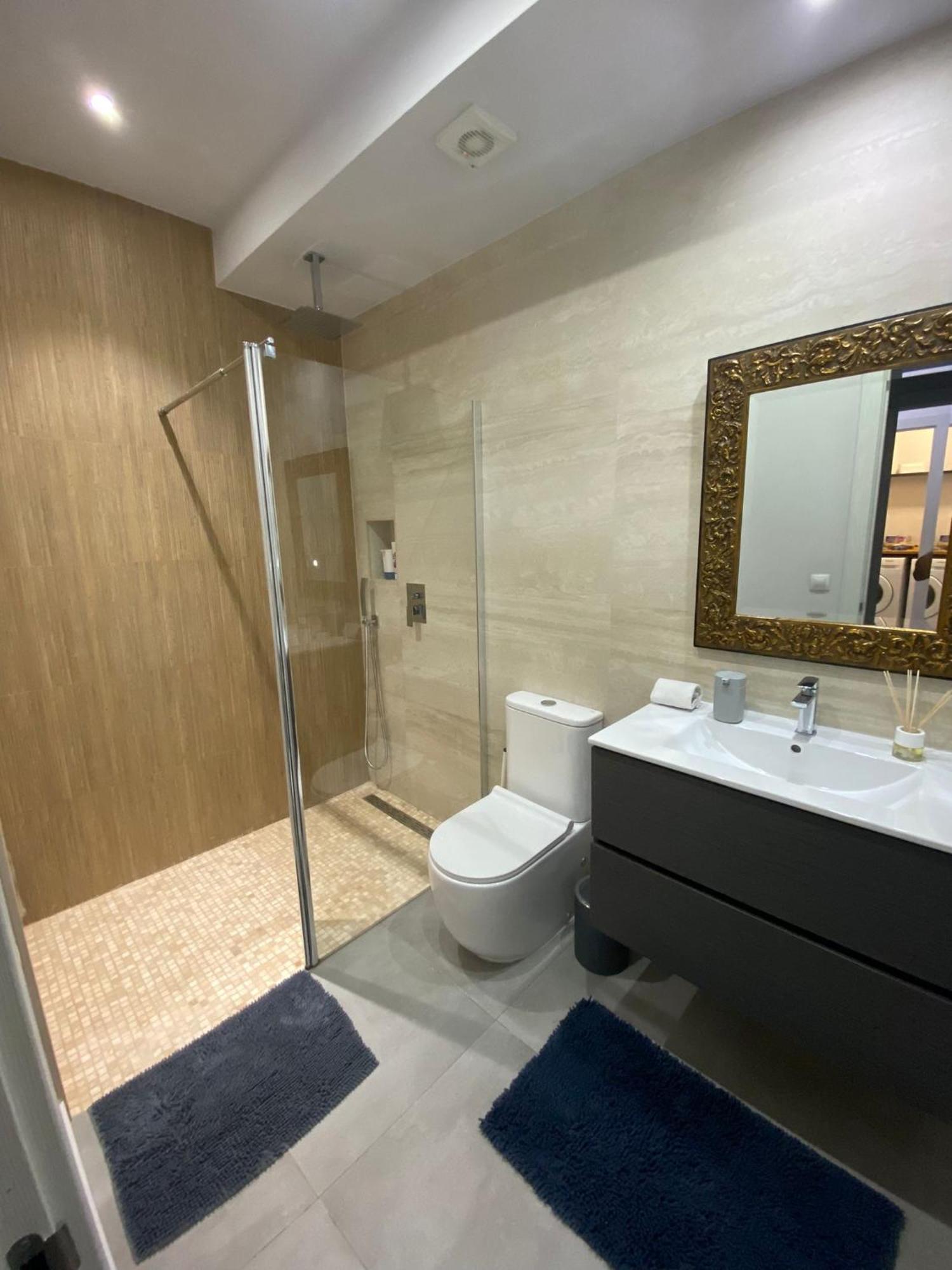 Ferienwohnung New! Renovated, Centrally Located, Private Entrance, Terrace Valencia Exterior foto